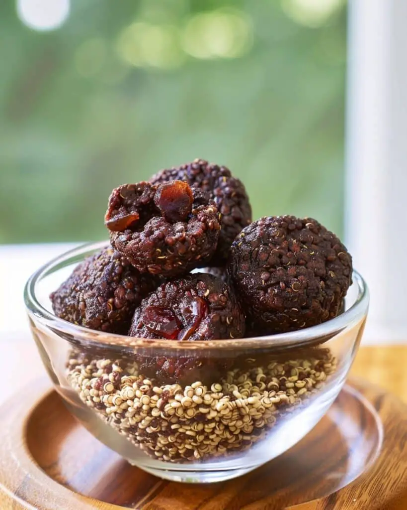 Chocolate Date Quinoa Bites